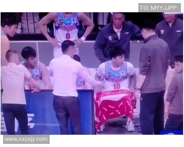 CBA季后赛激战辽宁对阵新疆首场较量精彩回顾与分析