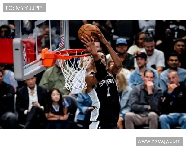 文班亚马场均20分10篮板3盖帽新秀表现超群引发关注 文班亚马场均20分10篮板3盖帽新秀表现超群引发关注